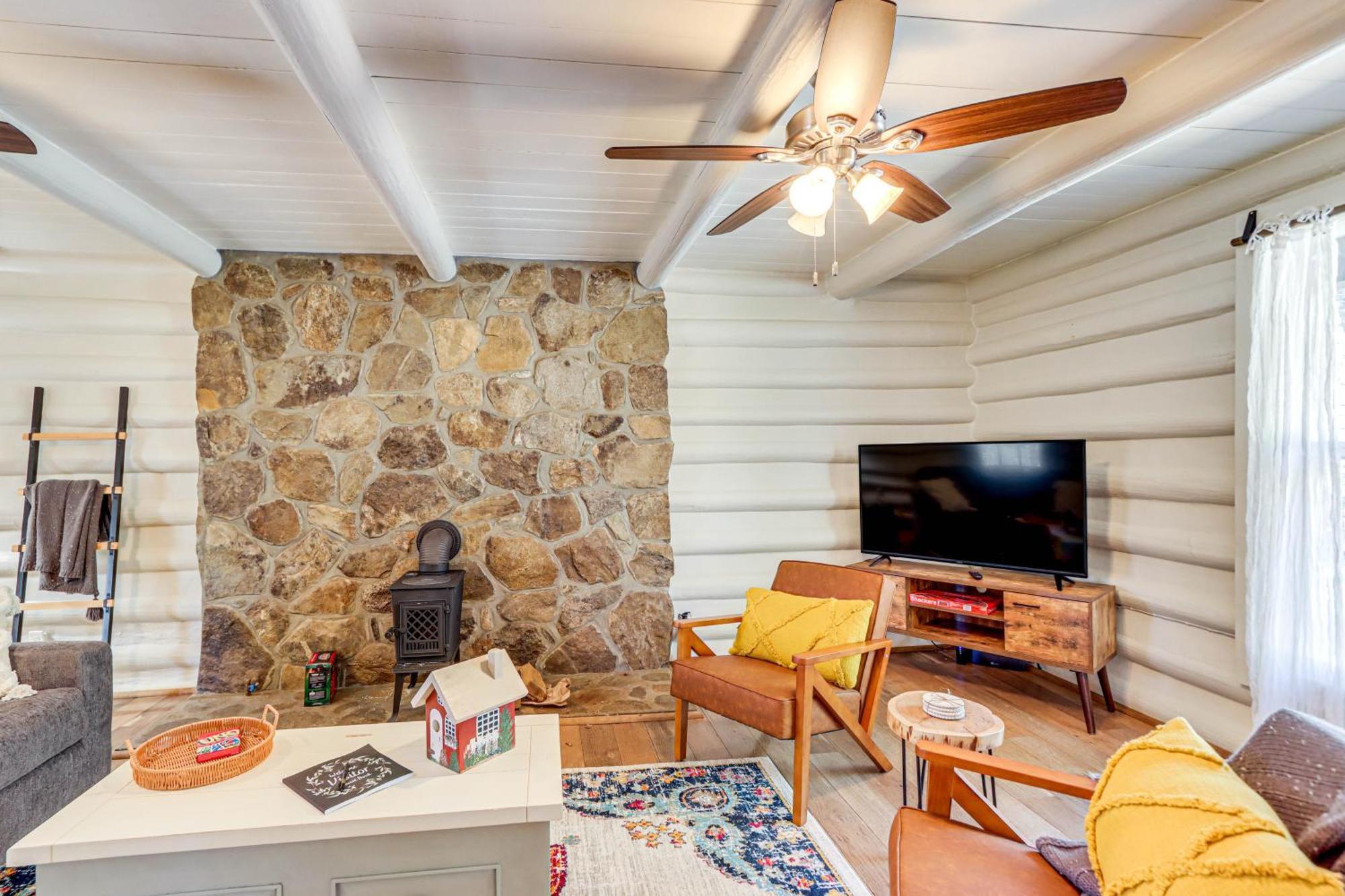 Dog-Friendly Hiawassee Cabin With Decks And Fire Pit! Esterno foto