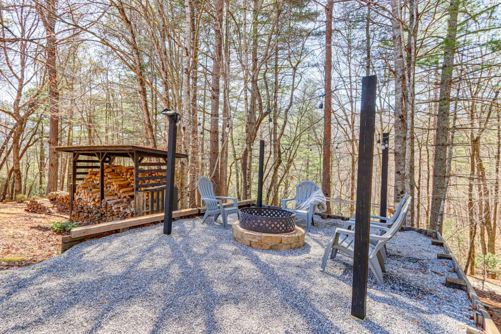 Dog-Friendly Hiawassee Cabin With Decks And Fire Pit! Esterno foto
