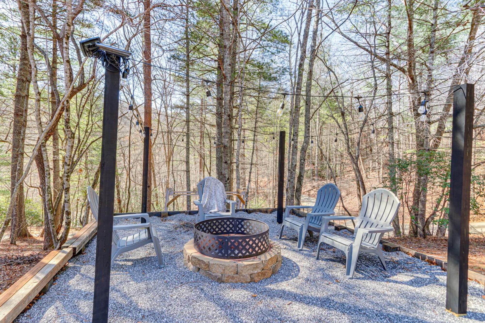 Dog-Friendly Hiawassee Cabin With Decks And Fire Pit! Esterno foto