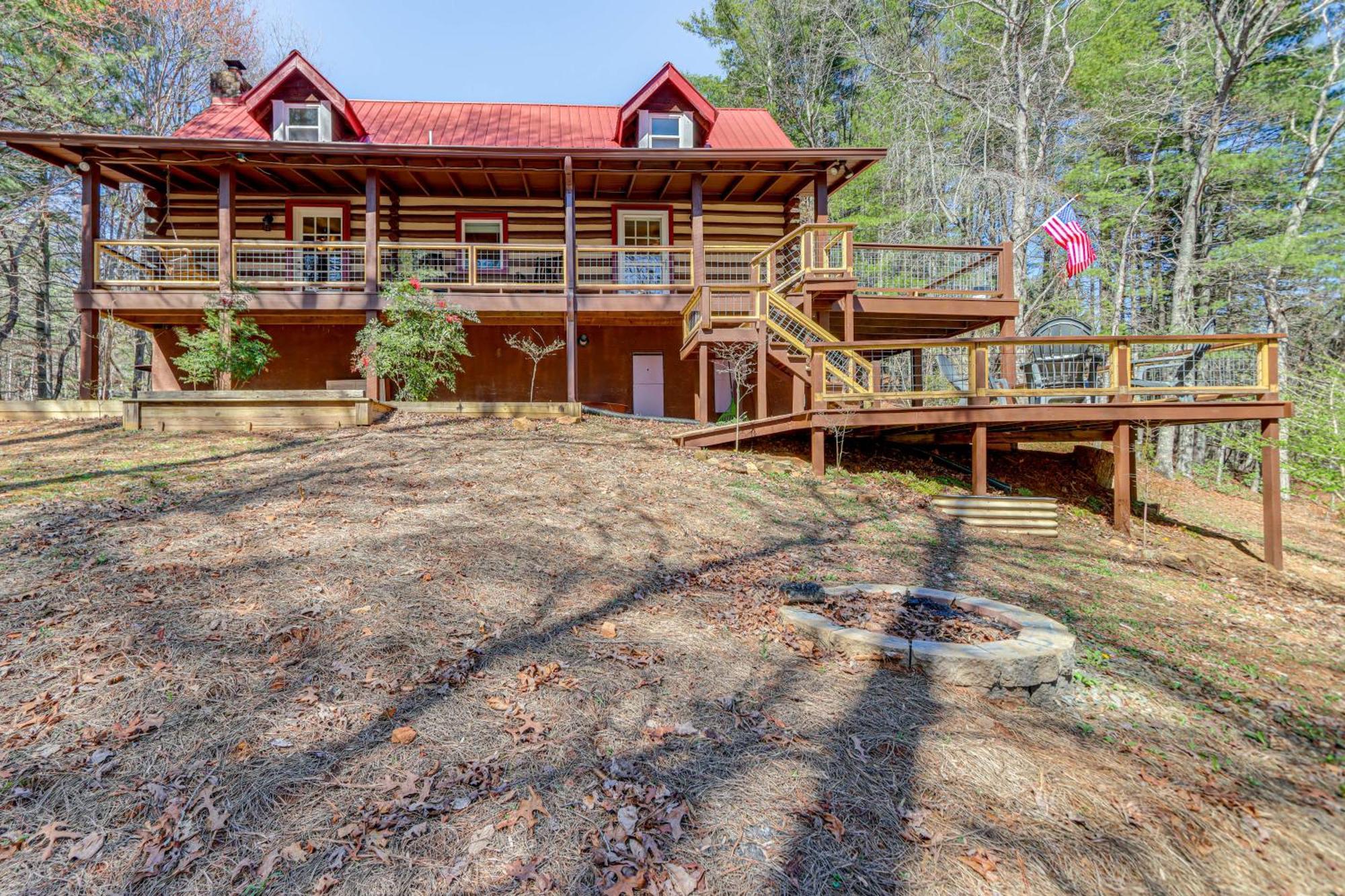 Dog-Friendly Hiawassee Cabin With Decks And Fire Pit! Esterno foto